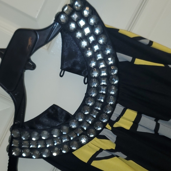 Black and yellow dress with beads around neck - Picture 2 of 8